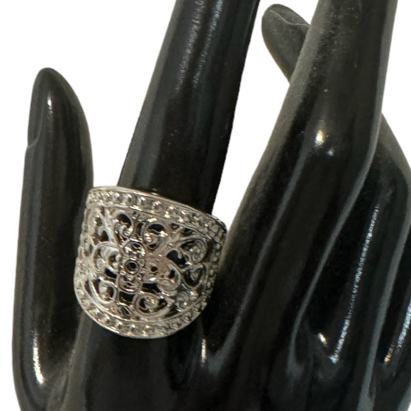 ❤️NWT BOUTIQUE SILVER TONE FILIGREE STRETCH RING - Picture 2 of 5
